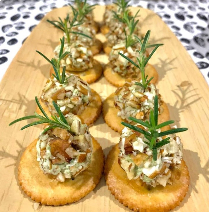 60 bolitas de queso al pesto + pecanas