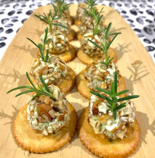 60 bolitas de queso al pesto + pecanas
