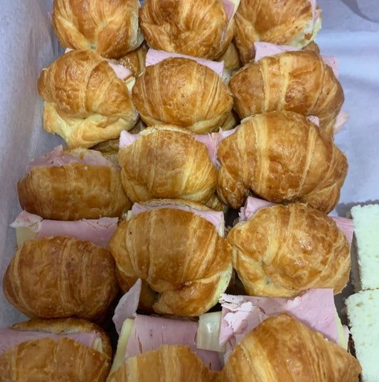 25 unid. MINI CROISSANT JAMÓN AHUMADO Y QUESO