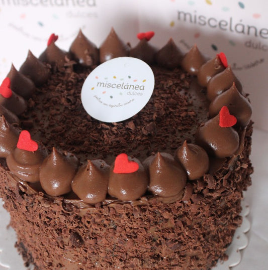 MEDIANA TORTA DE CHOCOLATE CORAZÓN